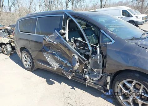 2018 Chrysler Pacifica Limited z USA, uszkodzony, nr VIN 2C4RC1GG5JR258190